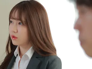 Vợ tôi không có nhà, tôi dụ dỗ bảo mẫu ở nhà, anh chàng thích phụ nữ lớn tuổi, tóc bà già toàn là bạc trắng