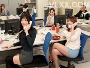 Nữ thần ham muốn thuần khiết lụa đen hở đáy quần