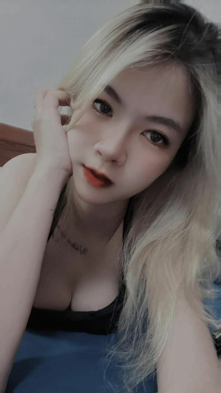 Đụ bím nữ sếp xinh đẹp trong bộ đồ hầu gái